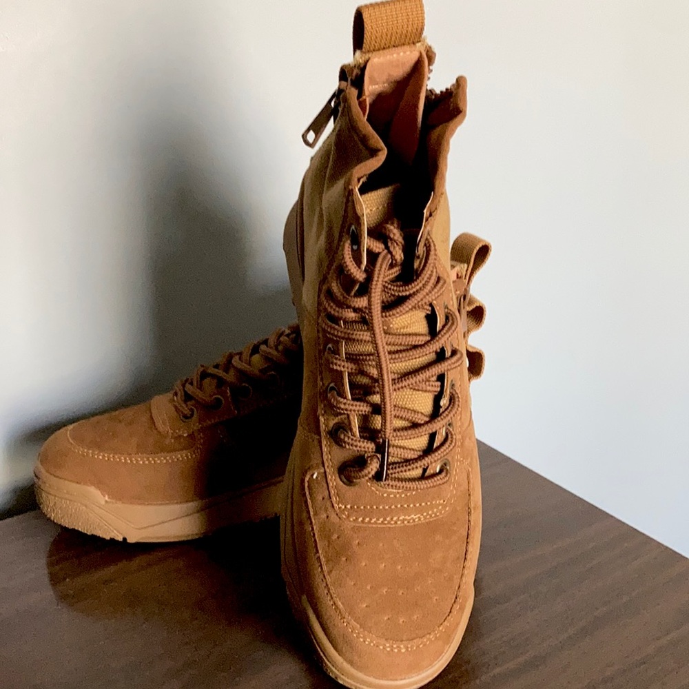 NIB Women’s 🥾 1 pair  left sz. 8.5